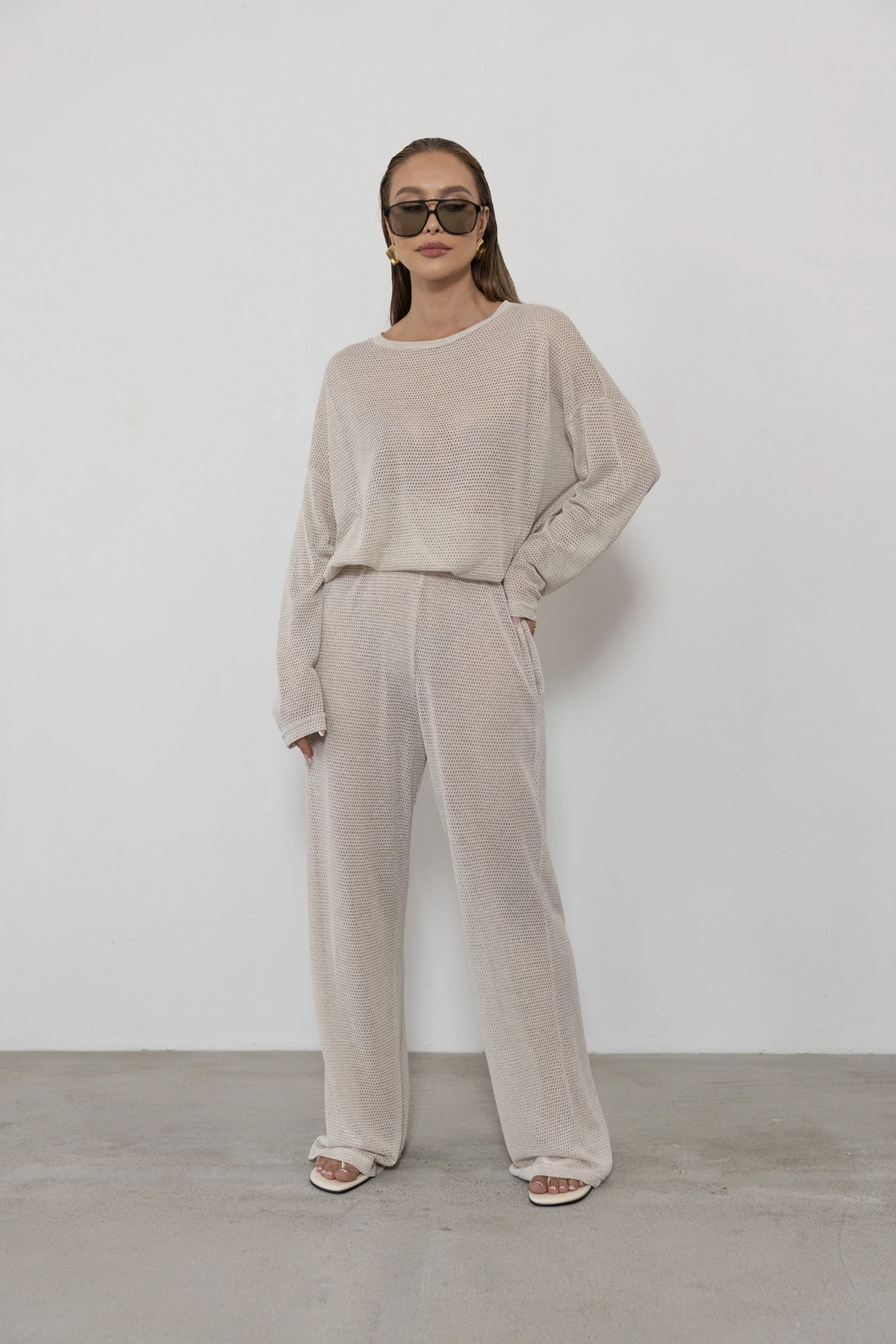 Nomada - bluzka oversize ze ściągaczem ażurowa dzianina siatka kolor Latte / kremowy