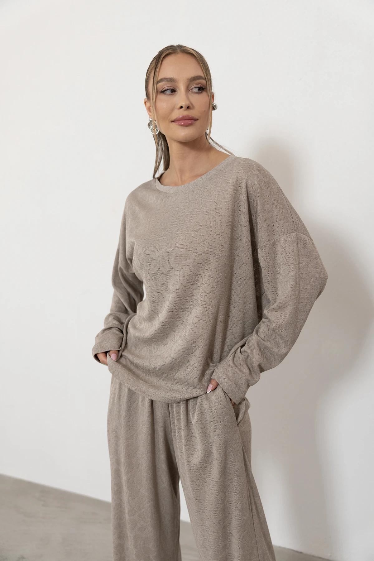 Riviera - bluzka oversize ażurowa dzianina róża kolor Cappuccino / chłodny beż