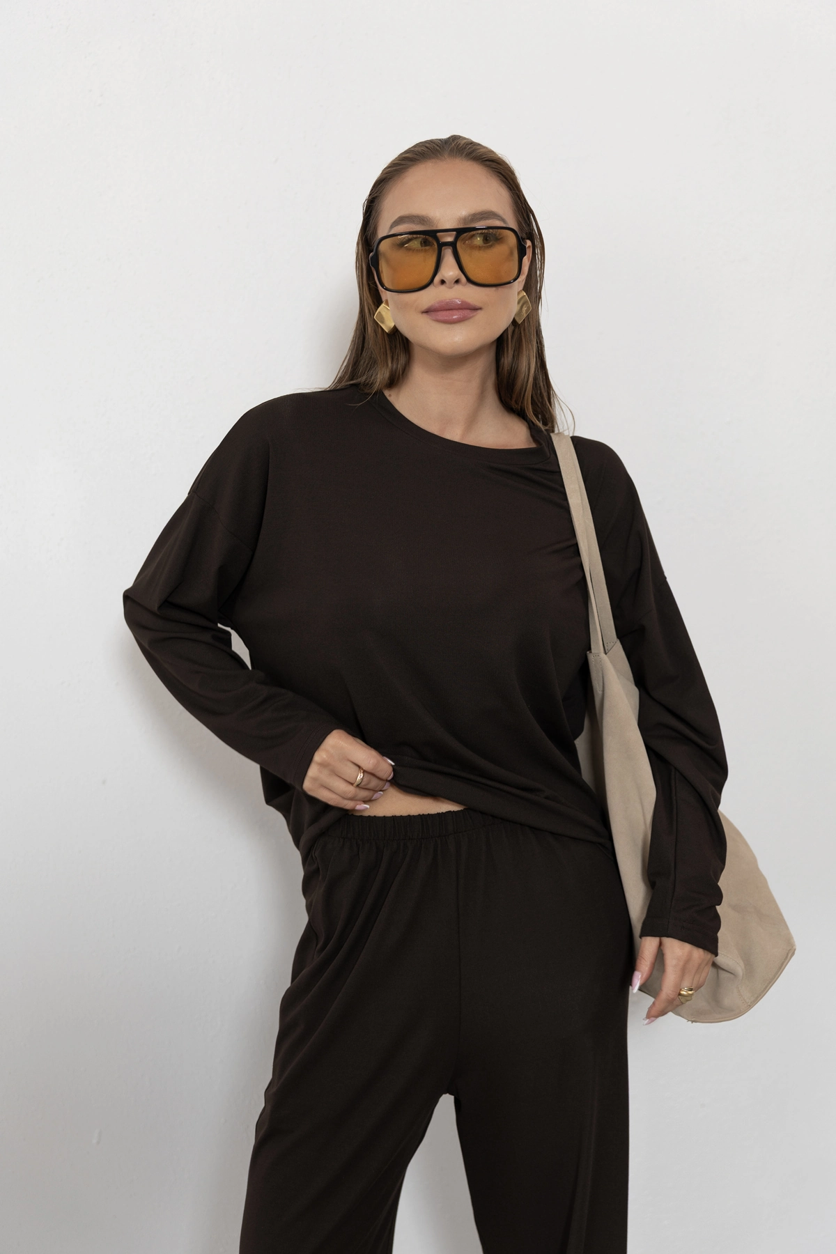 Riviera Mokka - bluzka oversize gładka dzianina kolor ciemny brąz