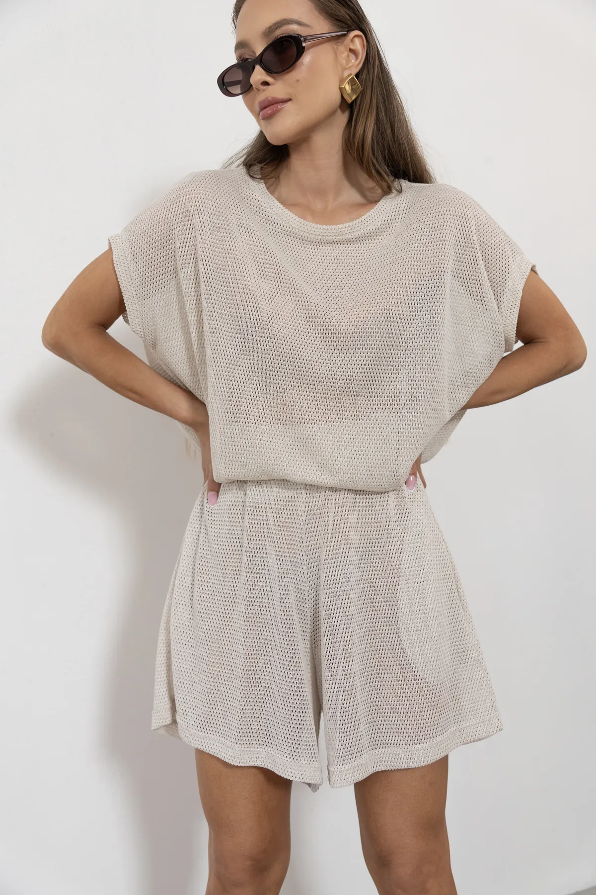Solena - luźny t-shirt oversize ażurowa dzianina siatka kolor Latte / kremowy