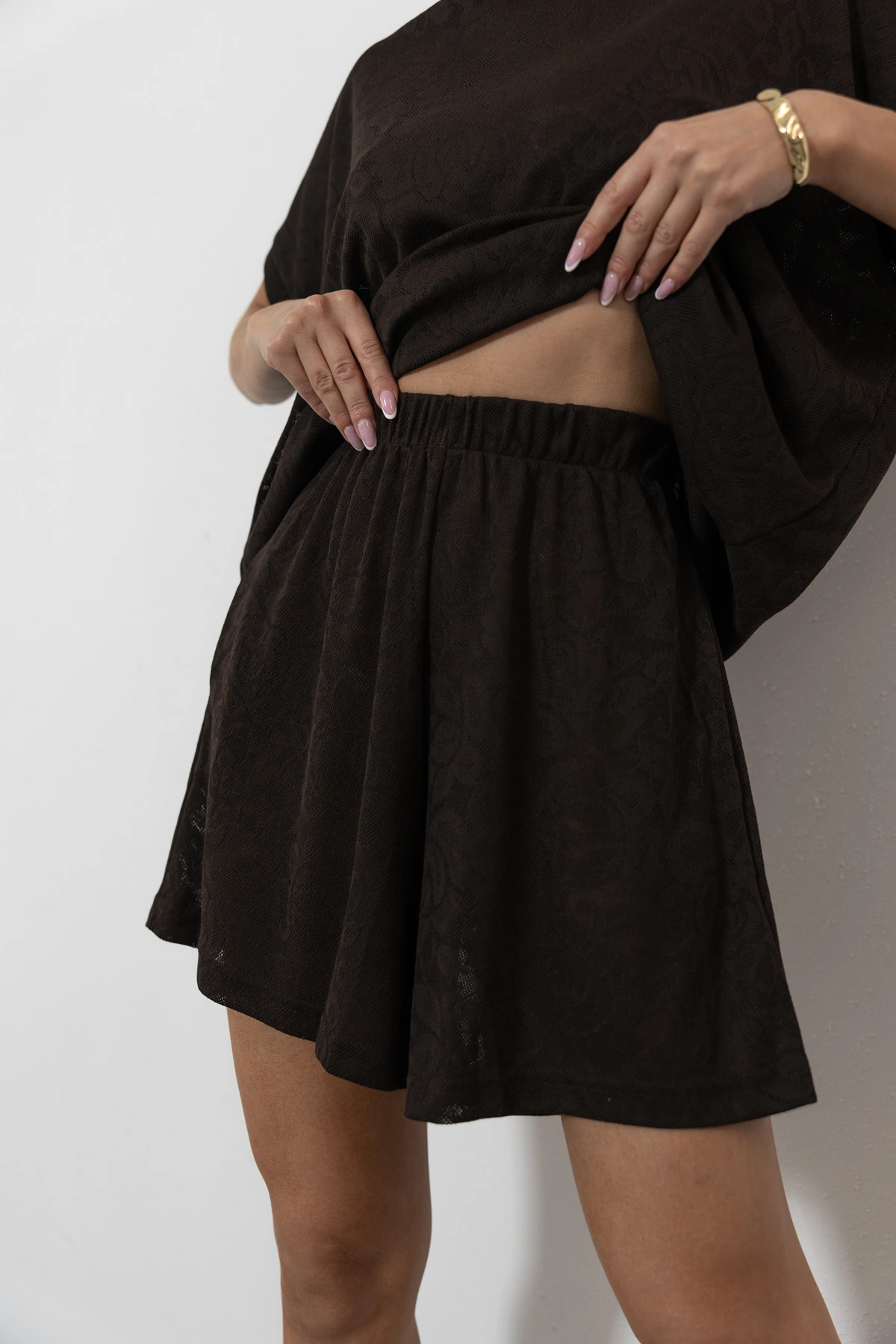 Nina – rozkloszowane szorty oversize ażurowa dzianina róża kolor Mokka / ciemny brąz