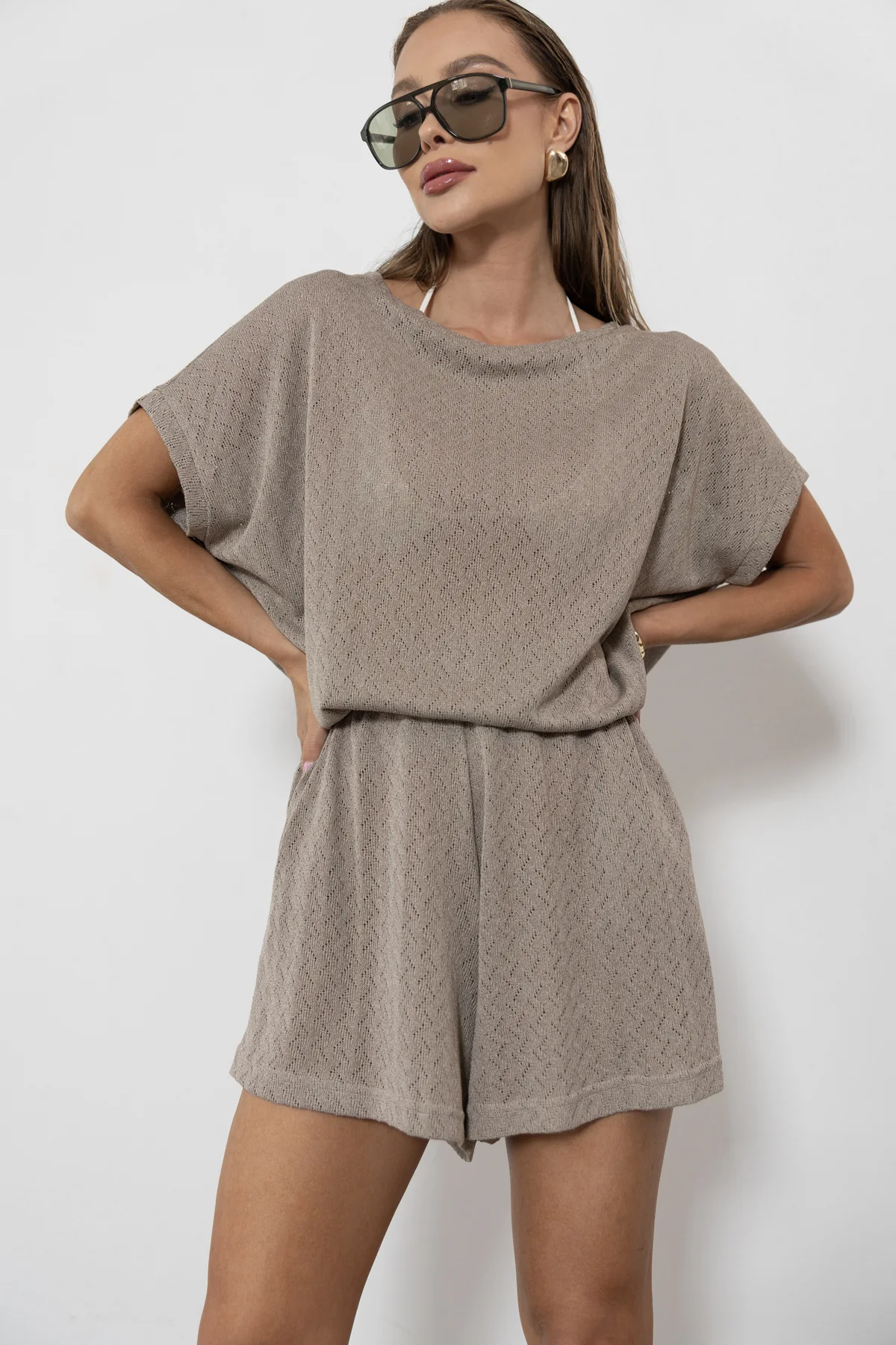 Nina – rozkloszowane szorty oversize ażurowa dzianina jodełka kolor Cappuccino / chłodny beż