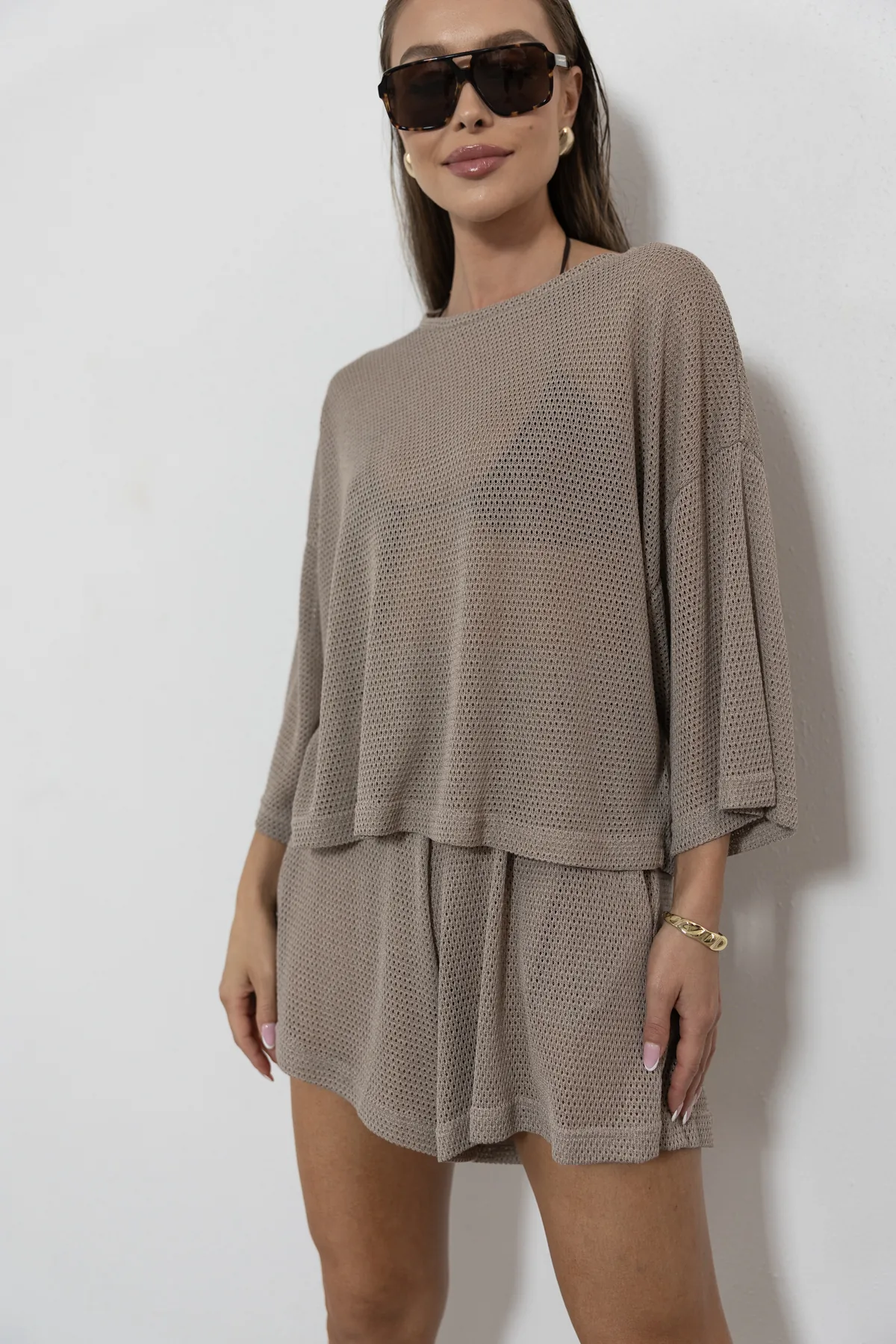 Nina – rozkloszowane szorty oversize ażurowa dzianina siatka kolor Cappuccino / chłodny beż