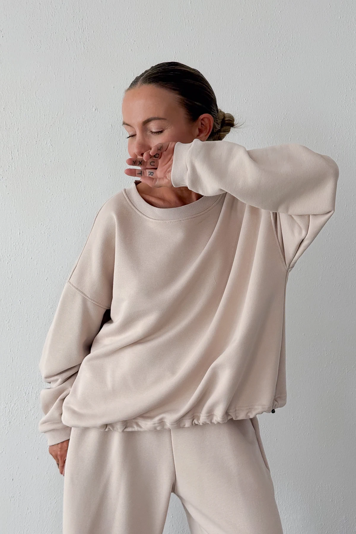 Nomada bluza dresowa oversize z regulowanym dołem jasny beż