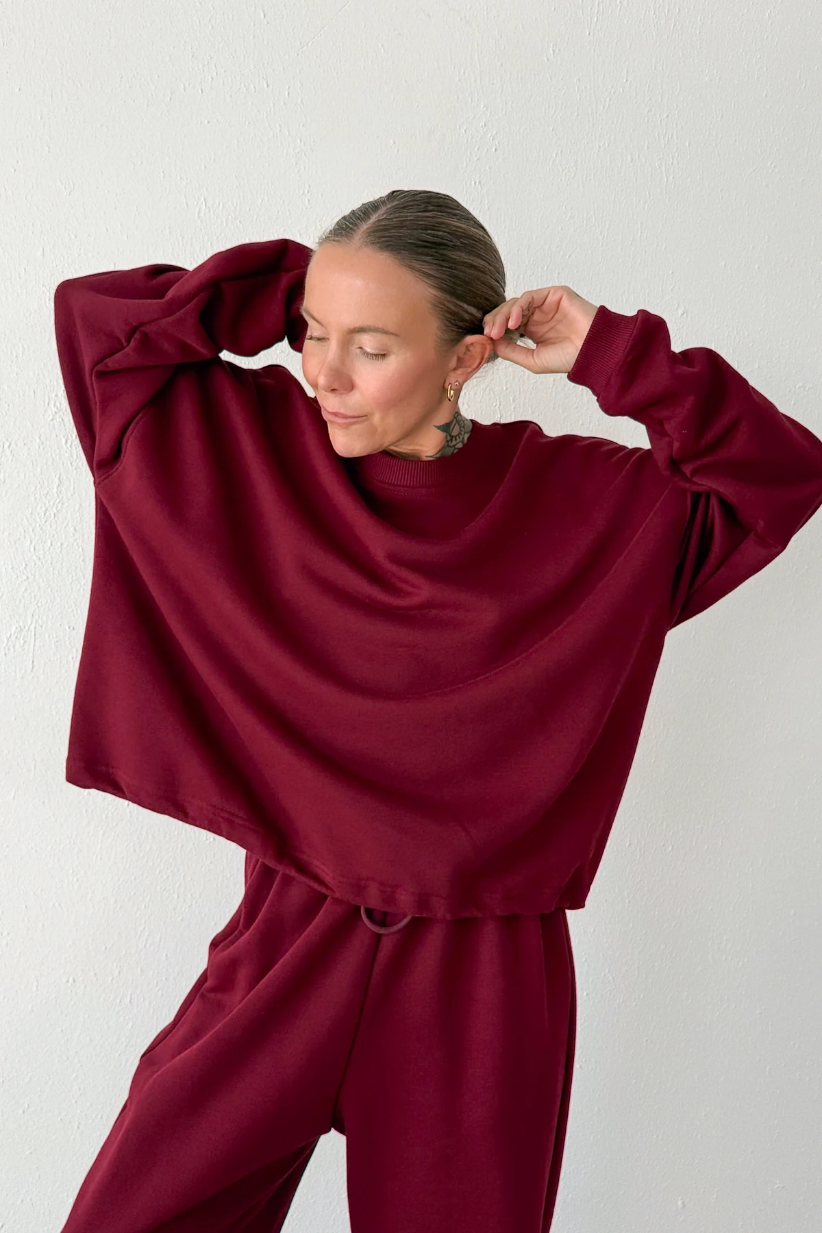 Nomada bluza dresowa oversize z regulowanym dołem bordo