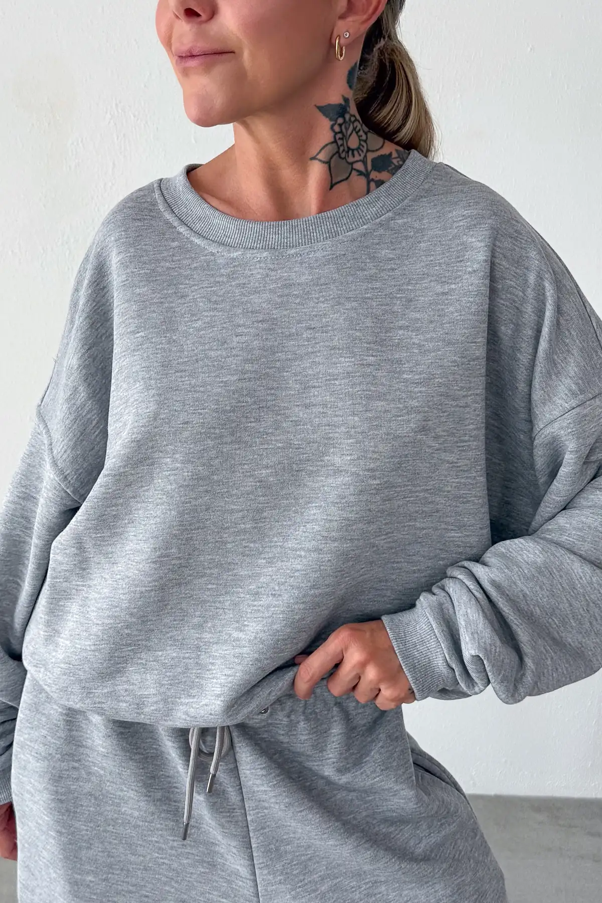 Nomada bluza dresowa oversize z regulowanym dołem szary melanż